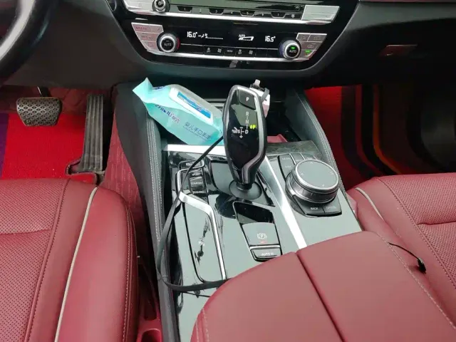 BMW 5 Series — Фото автомобиля 15