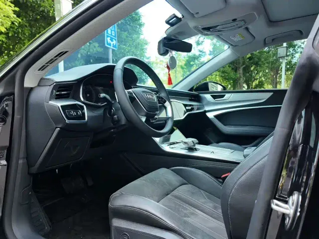 Audi A7L — Фото автомобиля 4