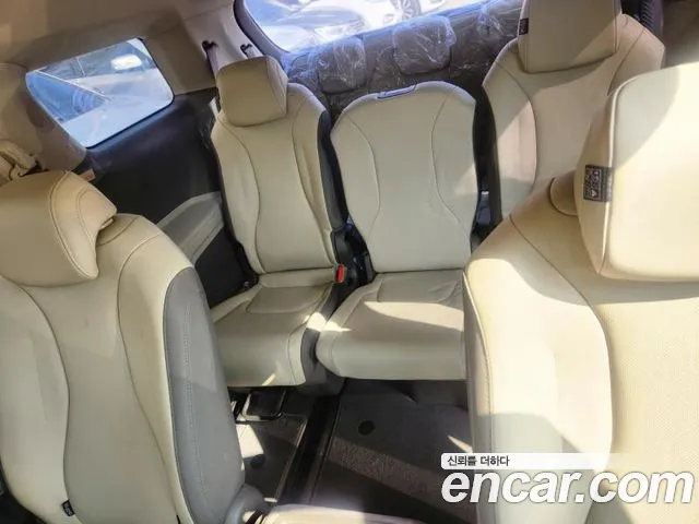 Kia Carnival Generation 4 — Фото автомобиля 11