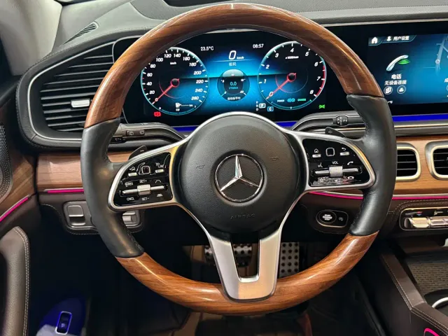 Mercedes-Benz GLS-Class — Фото автомобиля 10