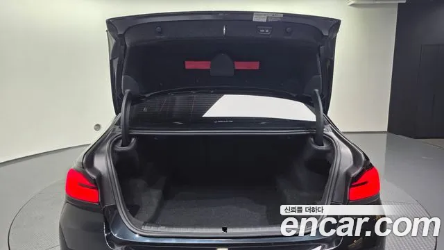 BMW 5-Series 5 серия (G30) 523d Luxury — Фото автомобиля 4