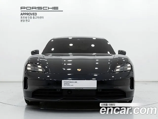 Porsche Taycan — Фото автомобиля 3