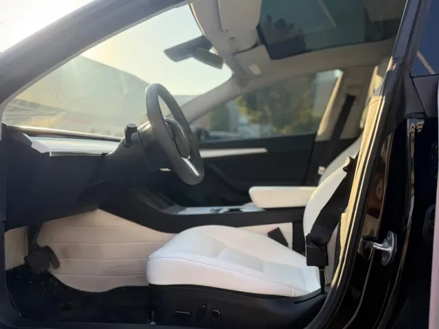 Tesla Model 3 — Фото автомобиля 9
