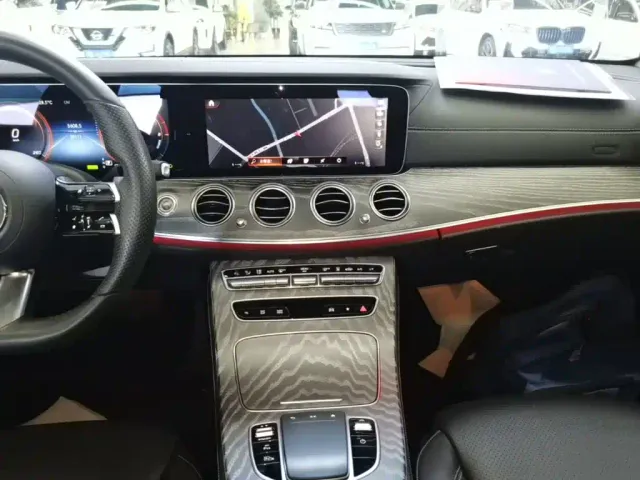 Mercedes-Benz E-Class — Фото автомобиля 12