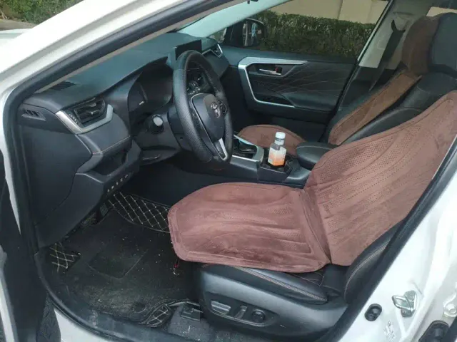 Toyota RAV4 — Фото автомобиля 11