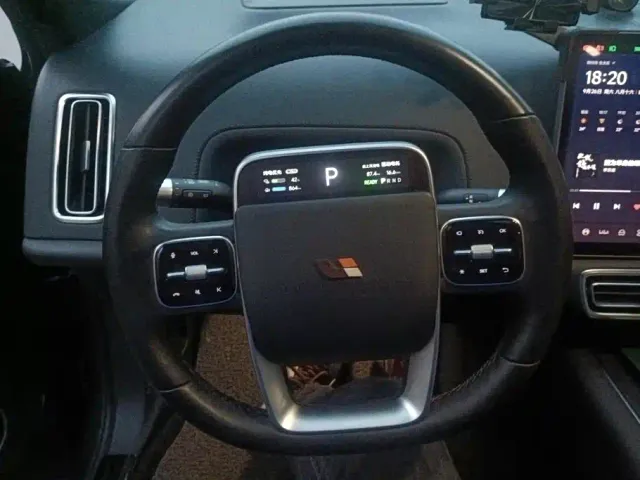 Li Auto L8 — Фото автомобиля 15