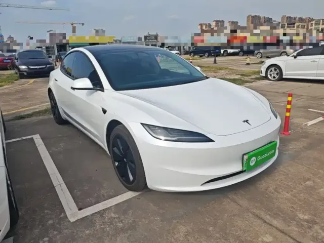 Tesla Model 3 2025 Model Year Facelift Rear-Wheel Drive — Фото автомобиля 3