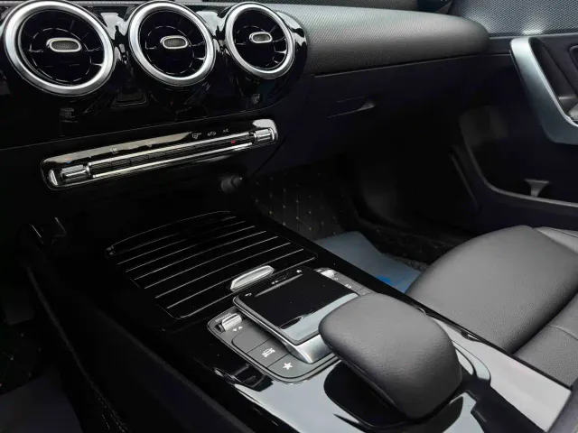 Mercedes-Benz A-Class — Фото автомобиля 17