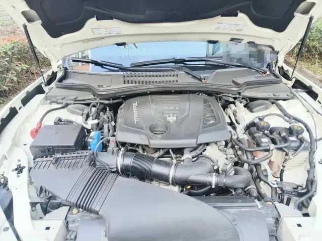 Maserati Ghibli — Фото автомобиля 9