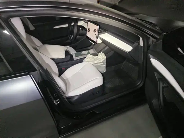 Tesla Model 3 — Фото автомобиля 13