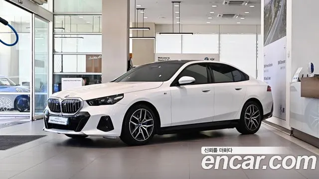 Фотография автомобиля — BMW i5 G60
