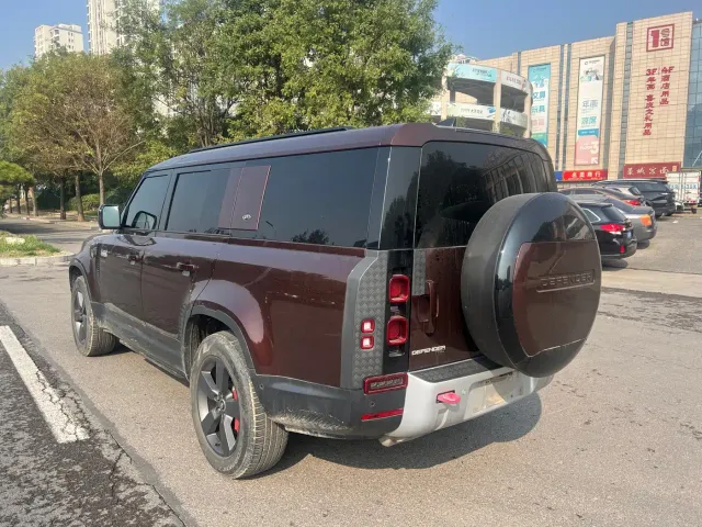 Land Rover Defender — Фото автомобиля 10