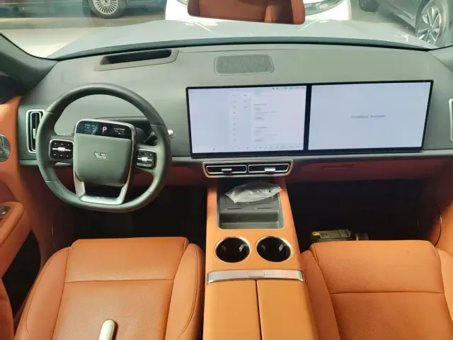 Li Auto L8 — Фото автомобиля 6