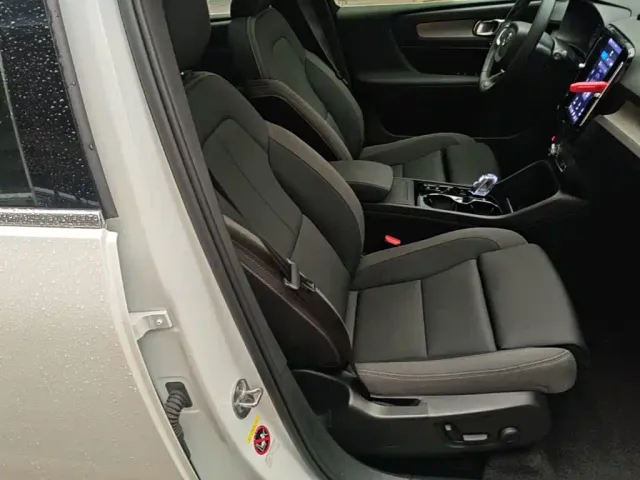 Volvo XC40 — Фото автомобиля 24
