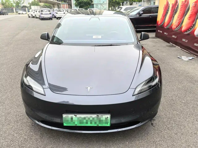 Tesla Model 3 — Фото автомобиля 2