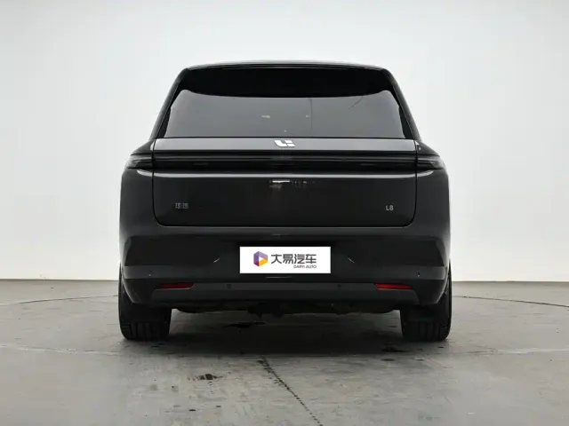 Li Auto L8 — Фото автомобиля 4