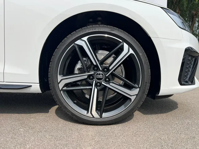 Audi A4L — Фото автомобиля 15