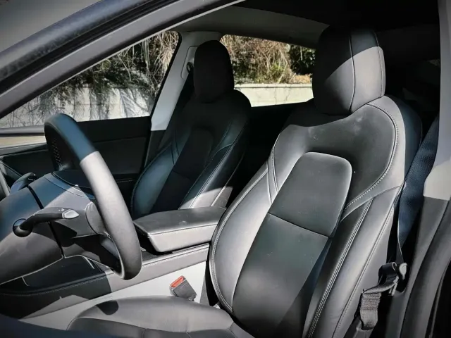 Tesla Model Y — Фото автомобиля 8