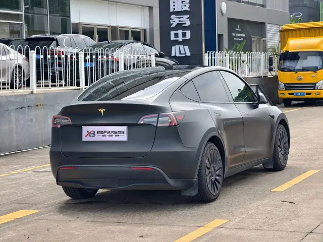 Tesla Model Y — Фото автомобиля 6