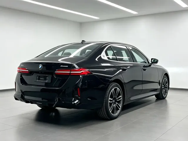 BMW 5 Series — Фото автомобиля 8