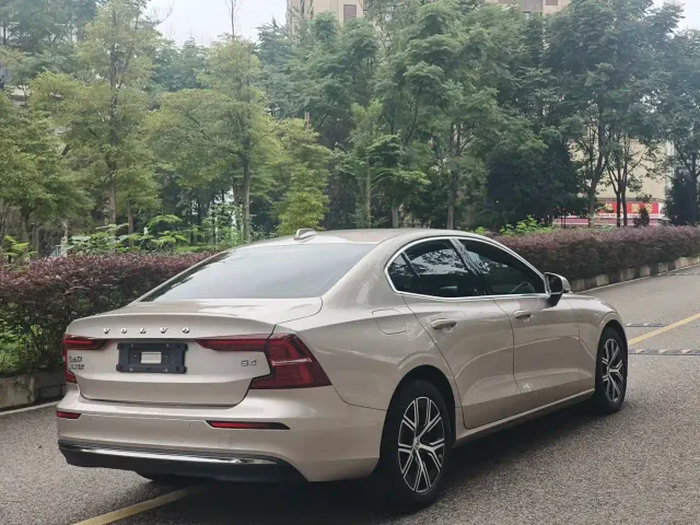 Volvo S60 — Фото автомобиля 15
