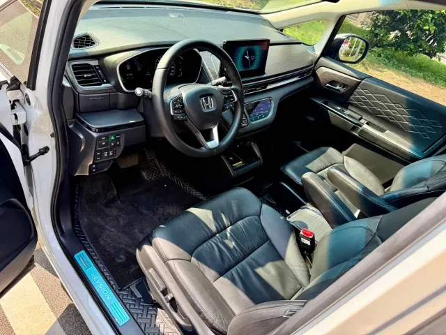 Honda Elysion — Фото автомобиля 4