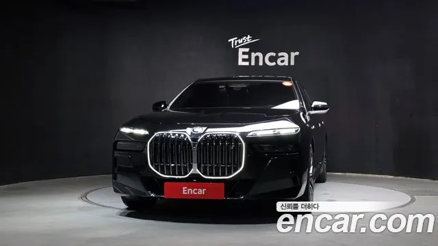 BMW i7 G70 — Фото автомобиля 3