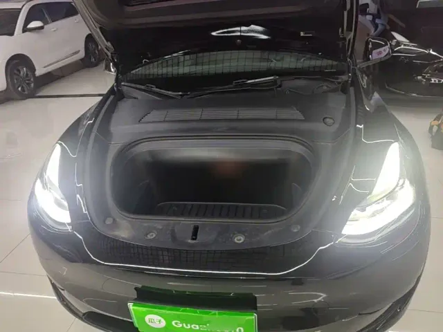 Tesla Model Y — Фото автомобиля 19