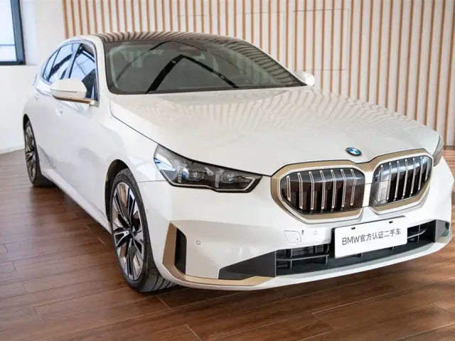 BMW 5 Series — Фото автомобиля 5