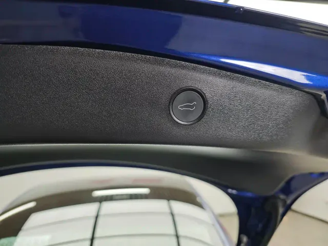 Tesla Model 3 — Фото автомобиля 24