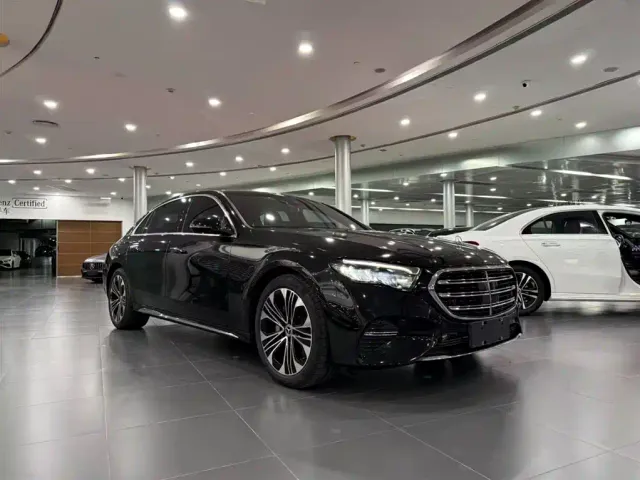 Mercedes-Benz E-Class — Фото автомобиля 3