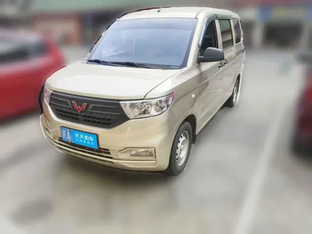 Фотография автомобиля — Wuling Hongguang V