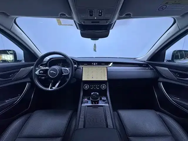 Jaguar XFL — Фото автомобиля 4
