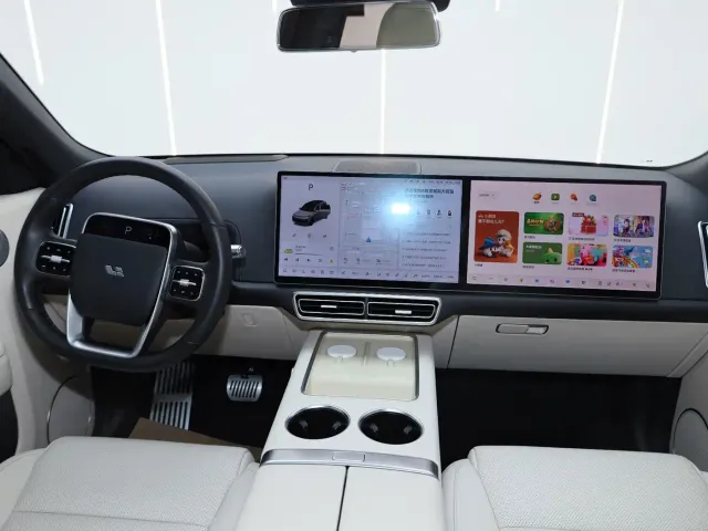 Li Auto L8 — Фото автомобиля 11