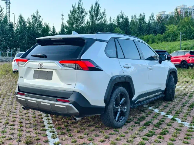 Toyota RAV4 — Фото автомобиля 4
