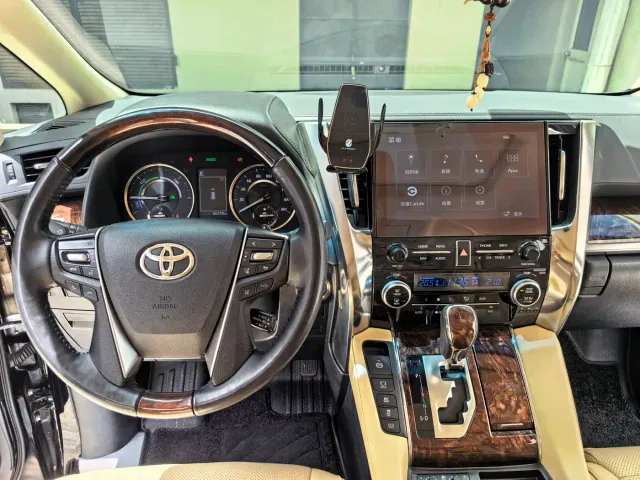 Toyota Alphard — Фото автомобиля 9
