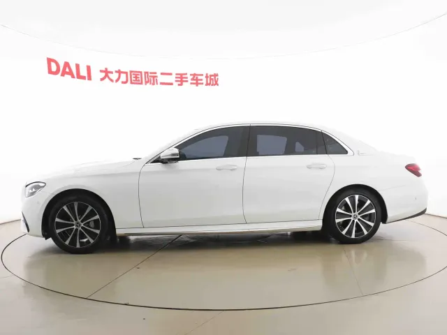 Mercedes-Benz E-Class — Фото автомобиля 12