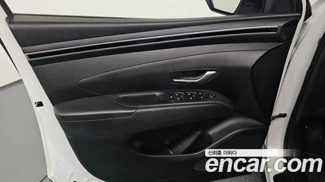 Hyundai Tucson Tucson (NX4) Бензин 1.6 турбо 2WD — Фото автомобиля 24