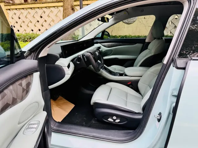 IM Motors LS6 — Фото автомобиля 8