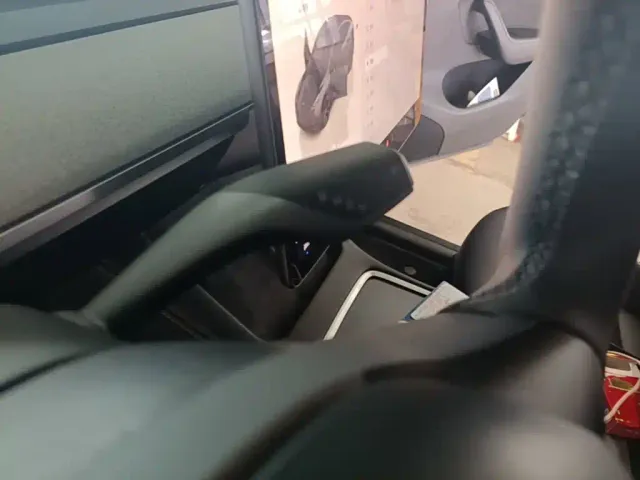 Tesla Model Y — Фото автомобиля 13