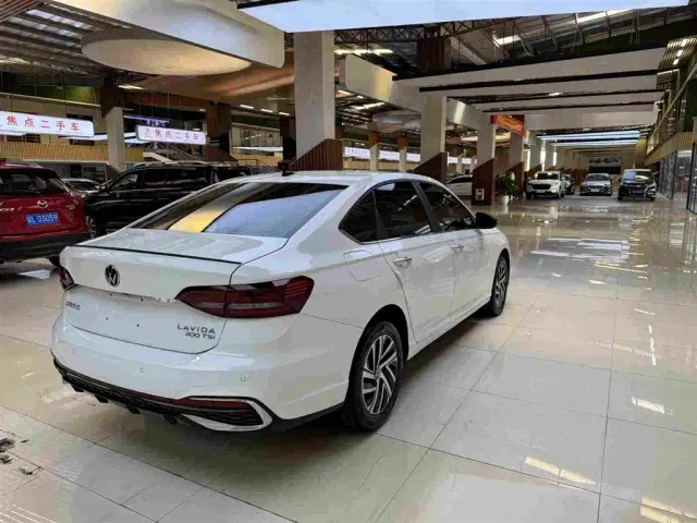 Volkswagen Lavida — Фото автомобиля 9