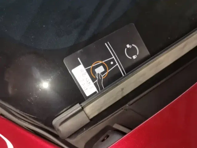 Tesla Model 3 — Фото автомобиля 8