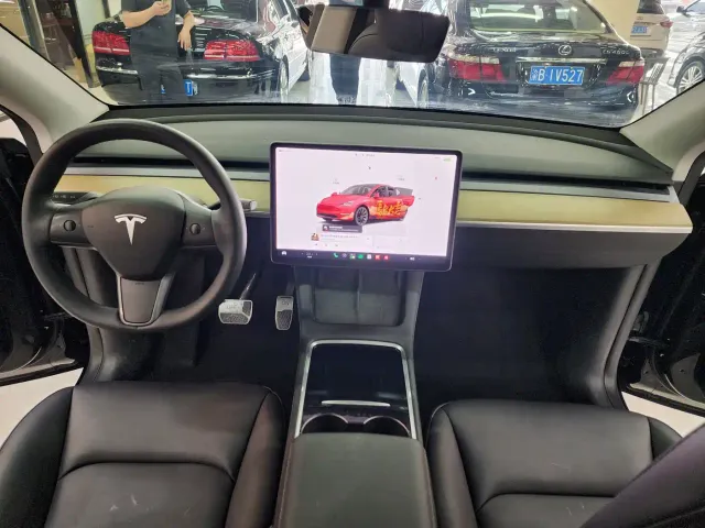 Tesla Model Y — Фото автомобиля 15