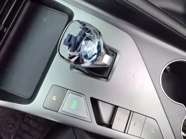 Roewe RX5 — Фото автомобиля 13