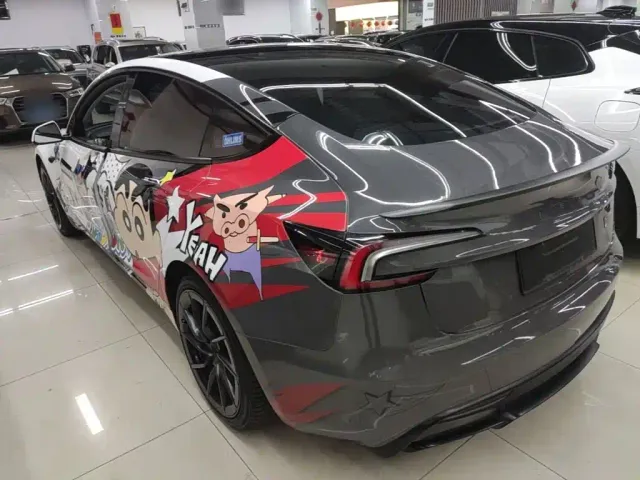 Tesla Model 3 — Фото автомобиля 4
