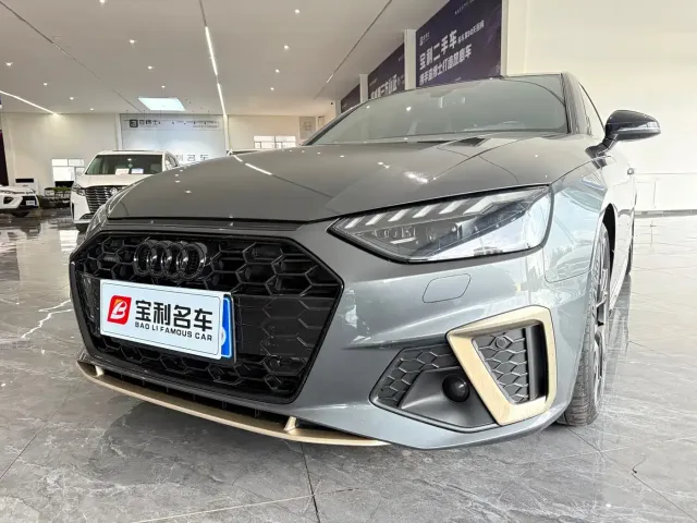 Фотография автомобиля — Audi A4L