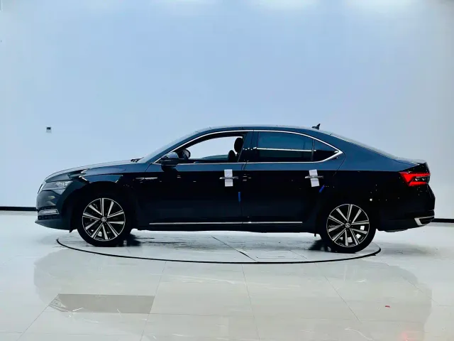 Skoda Superb — Фото автомобиля 3