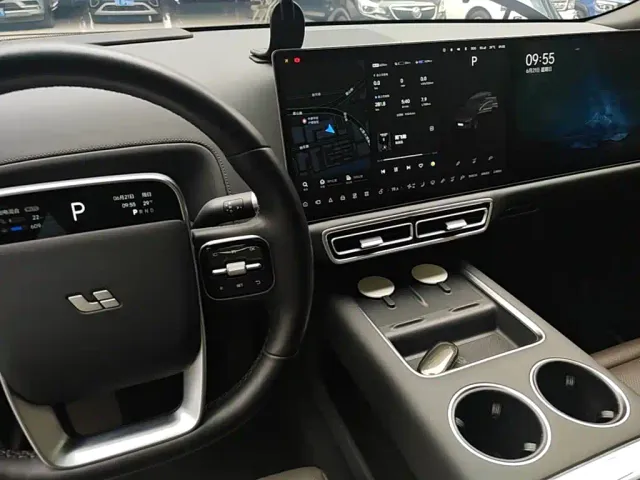 Li Auto L9 — Фото автомобиля 13