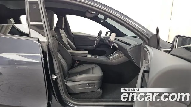 Tesla Model Y — Фото автомобиля 17