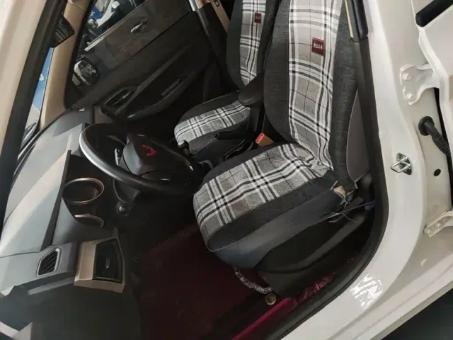 Wuling Hongguang — Фото автомобиля 14